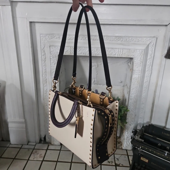 Coach Rogue 25 with Rivets - Picture 3 of 11